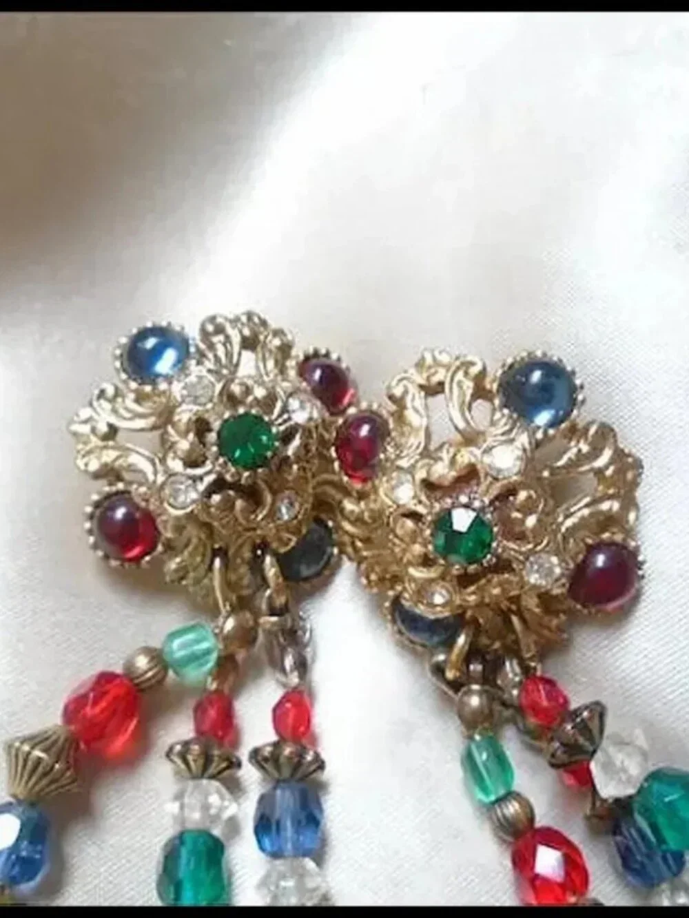 90s Collar Chain Brooch,Beret Chatelaine Pin, Collar Catch - Quirky Academia
